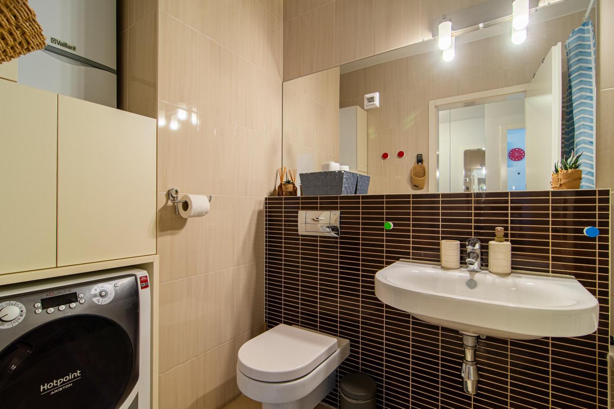 Flexible Selfcheckins 92 - - Parking - Loggia - Bedroom Appartamento *